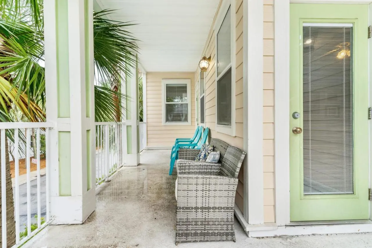 Skips Corner Pet Friendly Beach Trolley Destin Holiday home